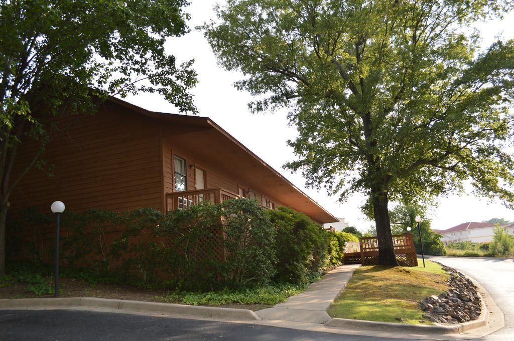 Country Inn Lake Resort Hot Springs Exterior photo