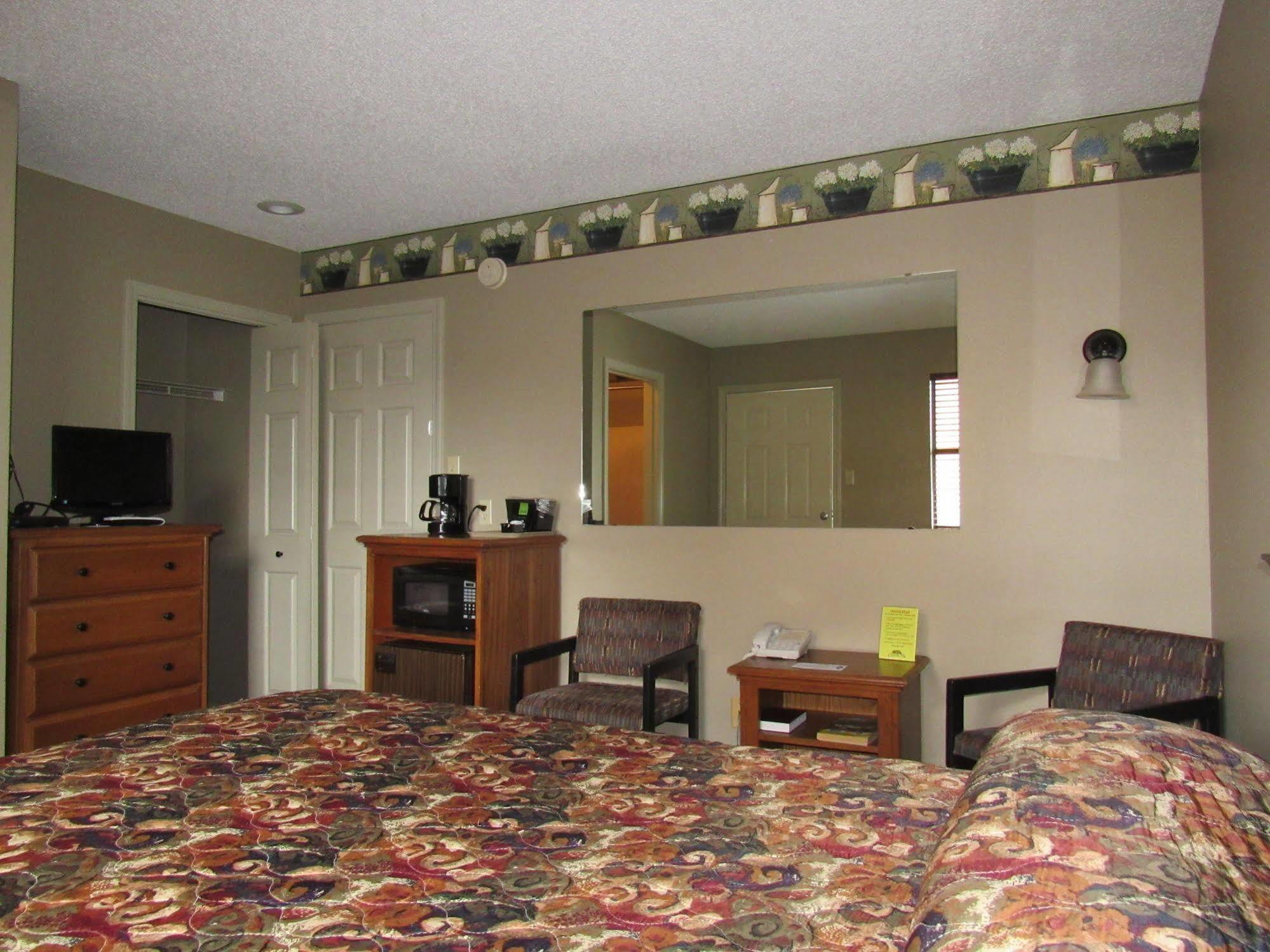 Country Inn Lake Resort Hot Springs Exterior photo