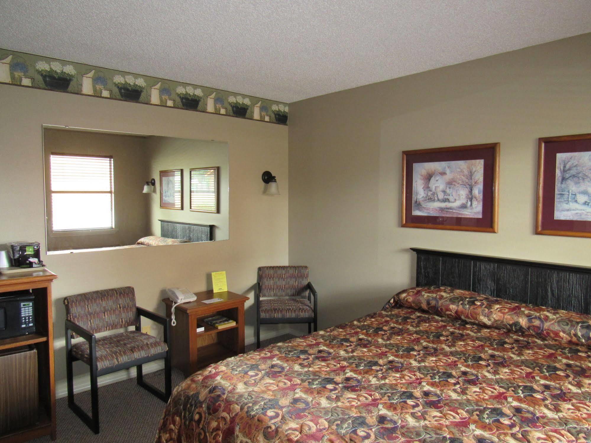 Country Inn Lake Resort Hot Springs Exterior photo