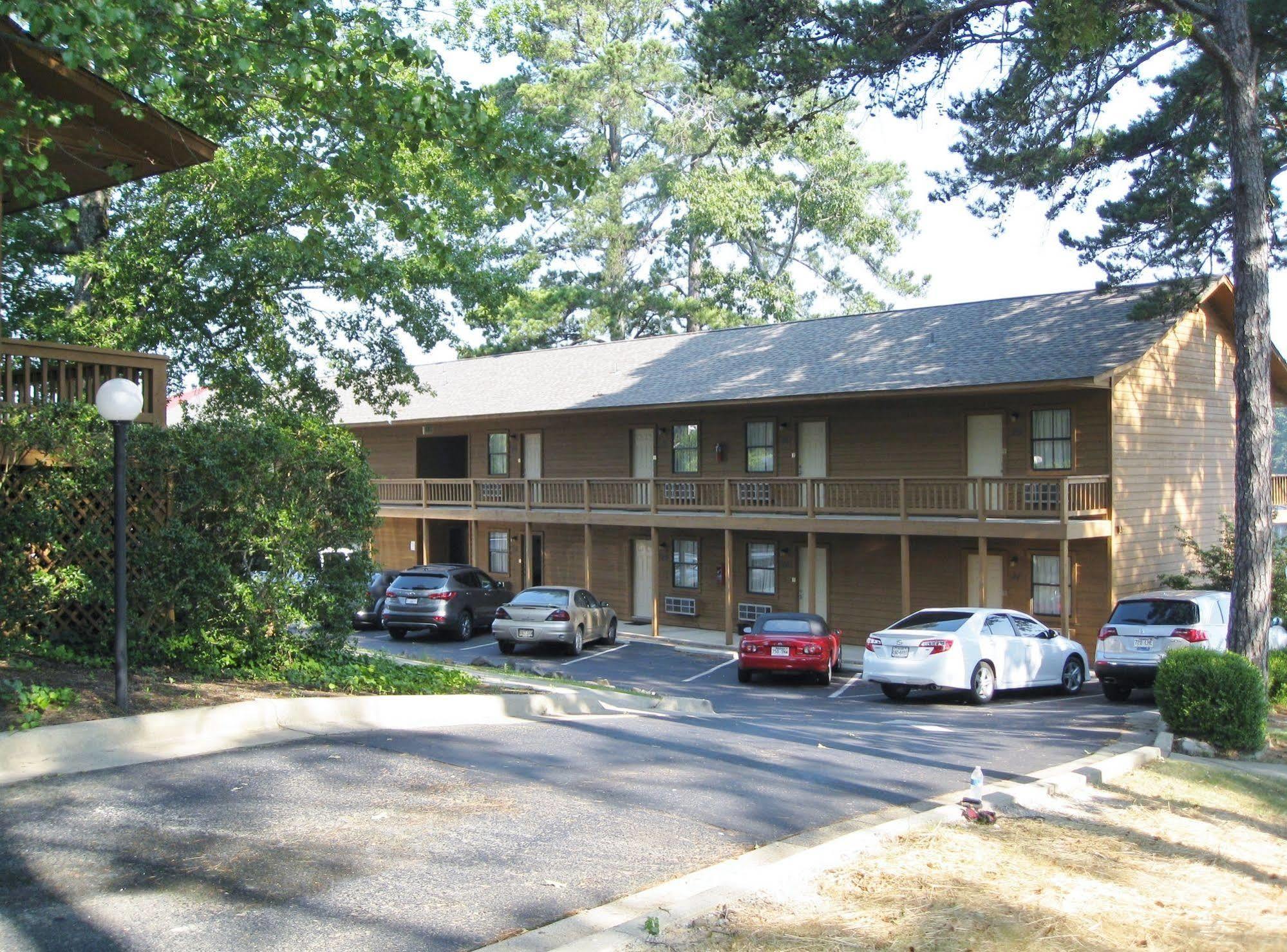 Country Inn Lake Resort Hot Springs Exterior photo