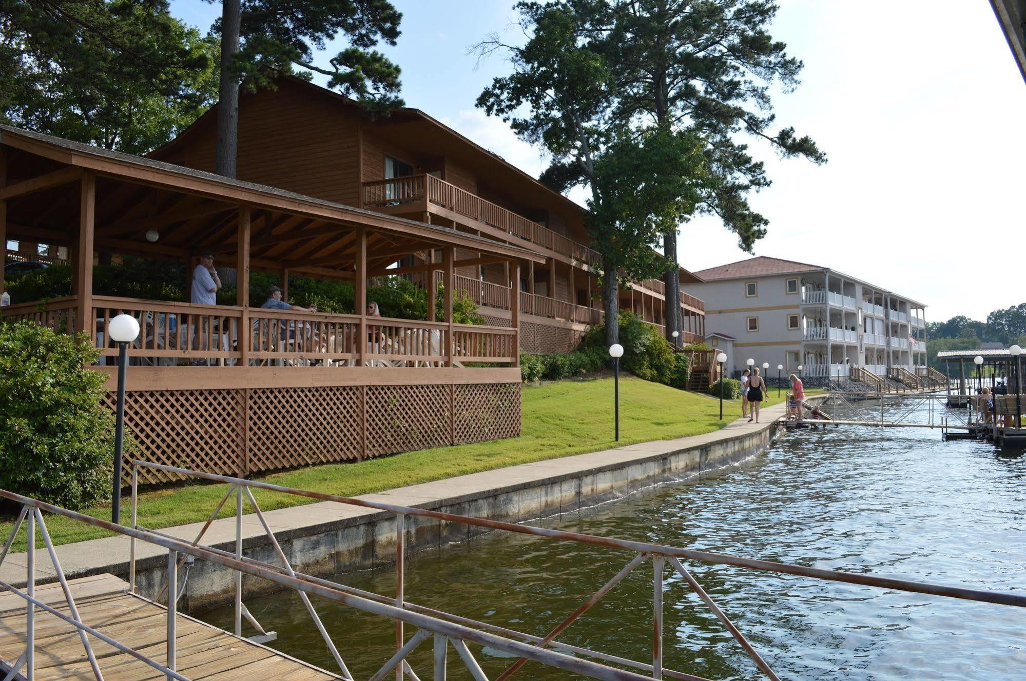 Country Inn Lake Resort Hot Springs Exterior photo